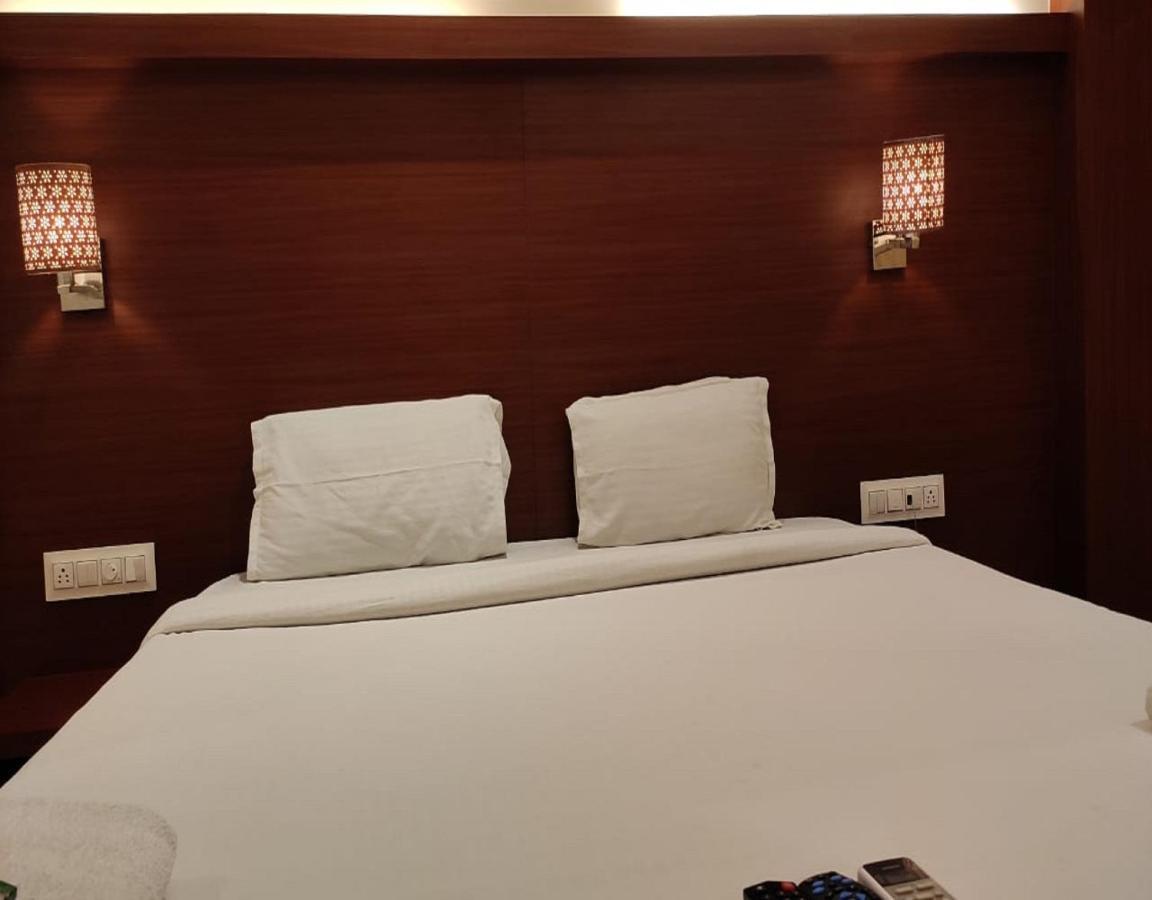 Fabhotel Spring Inn - Nr Borivali Station Mālād Exteriér fotografie