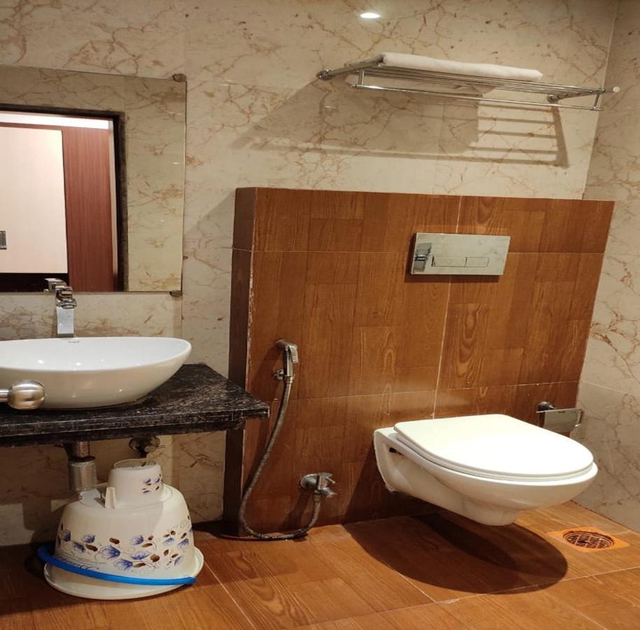 Fabhotel Spring Inn - Nr Borivali Station Mālād Exteriér fotografie