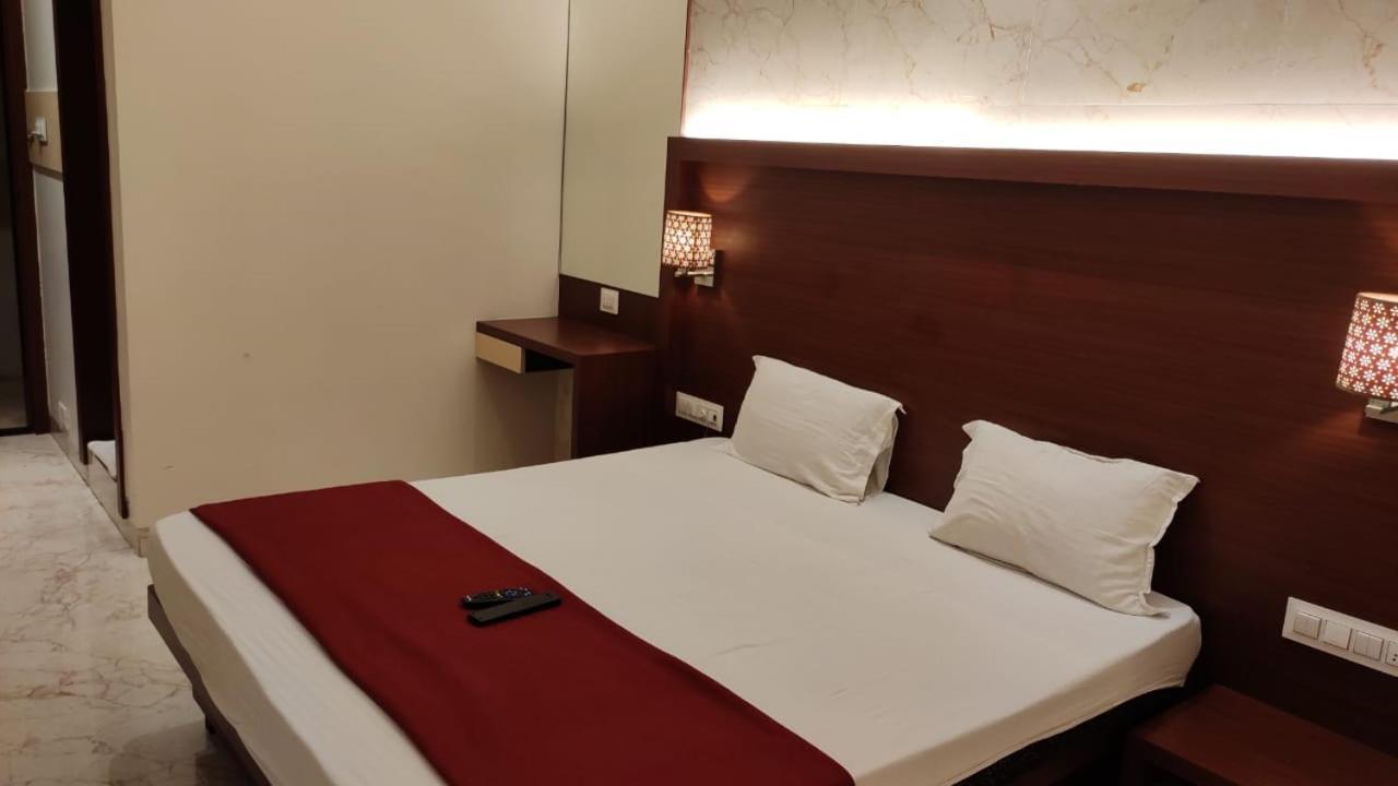 Fabhotel Spring Inn - Nr Borivali Station Mālād Exteriér fotografie