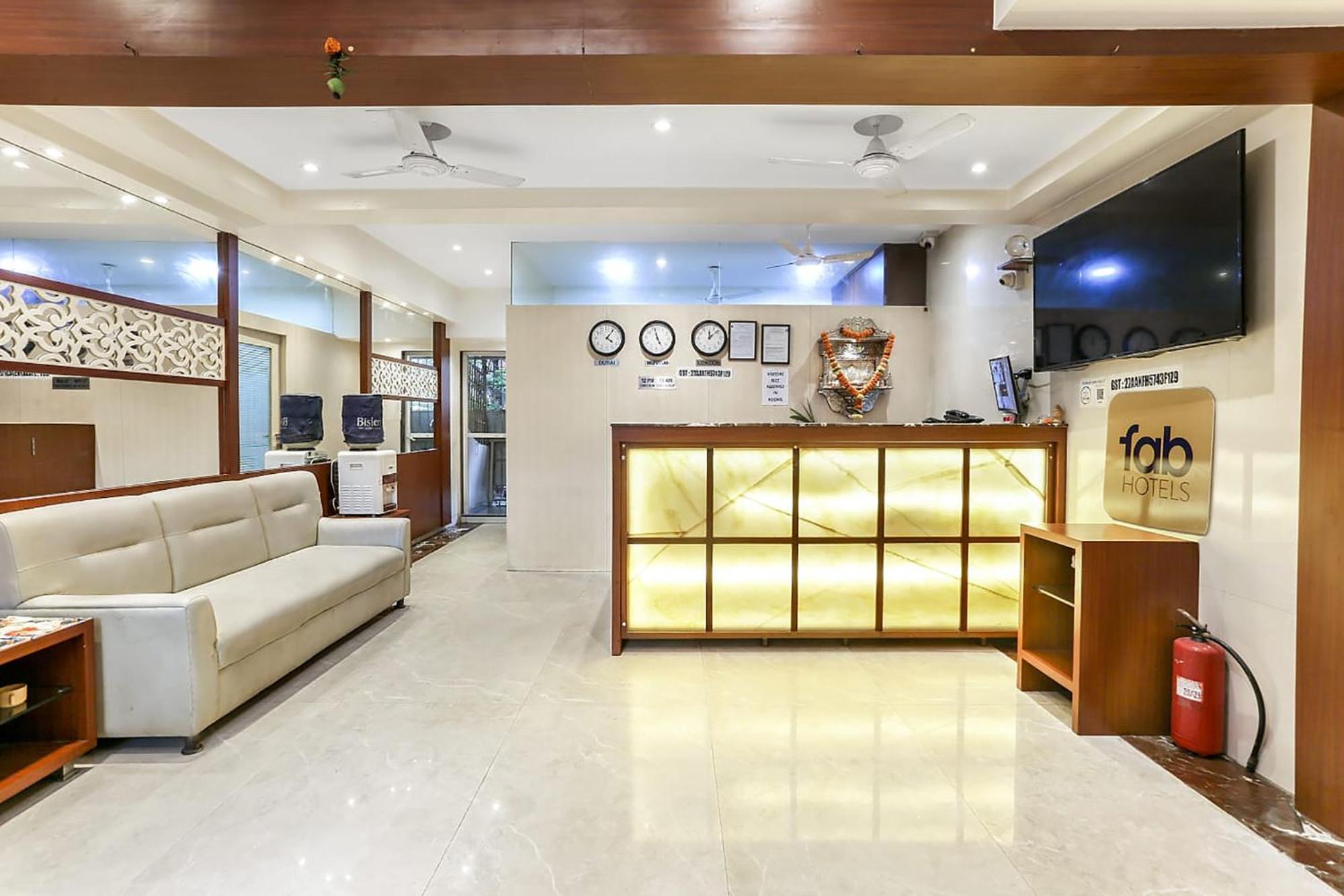 Fabhotel Spring Inn - Nr Borivali Station Mālād Exteriér fotografie